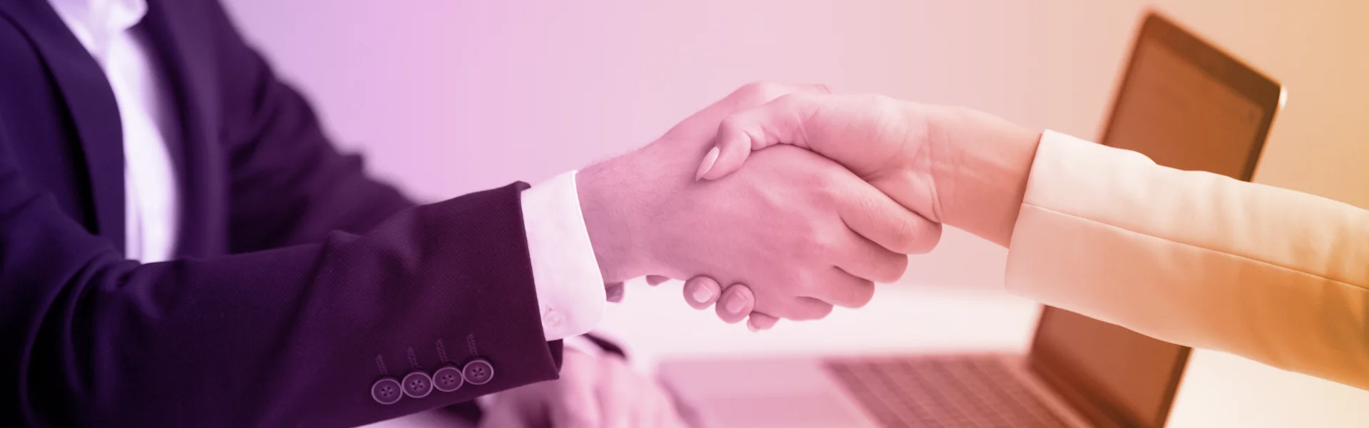 Banner mostrando um aperto de mãos para representar a página Trabalhe Conosco